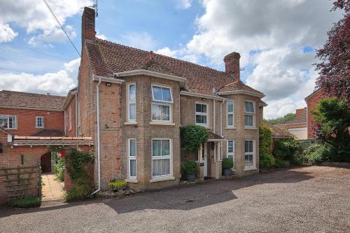 The Old House Guest House - Winterbourne Earls