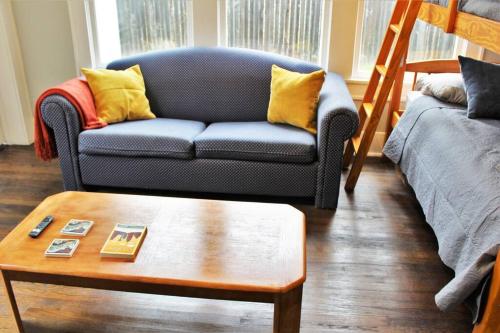 CasaMagnolia - Cheerful 3-bdrm home, free parking, 30 days or more in San Antonio, USA