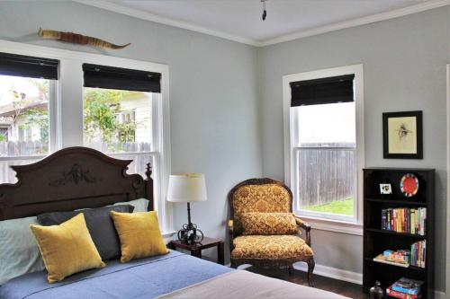 CasaMagnolia - Cheerful 3-bdrm home, free parking, 30 days or more in San Antonio, USA