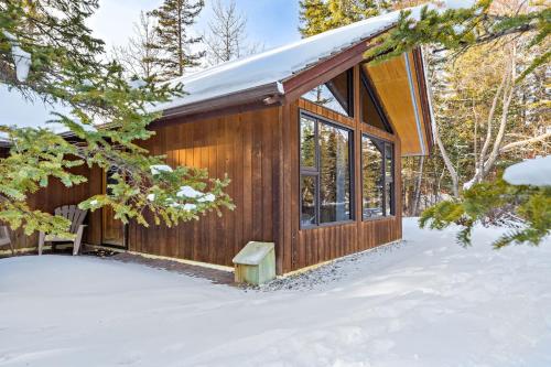 Canmore Cabin by Canadian Rockies Vacation Rentals - Apartment - Canmore