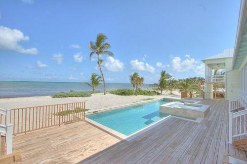 Swimming pool, Turtle Nest Estate by Florida Keys Luxury Rentals in Lower Matecumbe Key