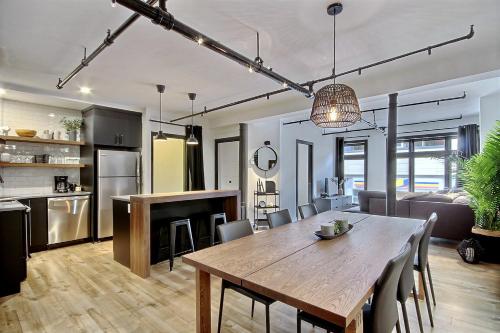 Le Gentleman // Downtown spacious condo