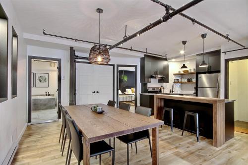 Le Gentleman // Downtown spacious condo