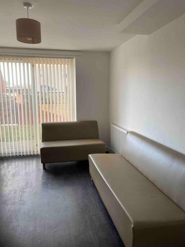 Cozy 4 Bed House free parking close to city centre gîte à louer Sandhills Railway Station
