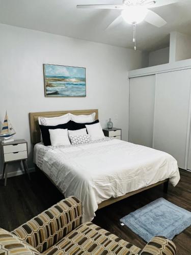 Bed, MenPour Apartments Complex in Cole Bay