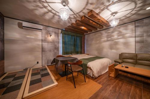 room detail thumbnail 1