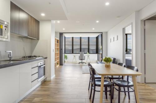 Contemporary 1-Bed Apartment Steps from Light Rail