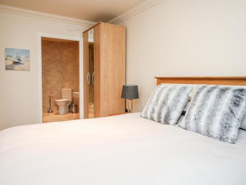 Apartment 19 - image 13