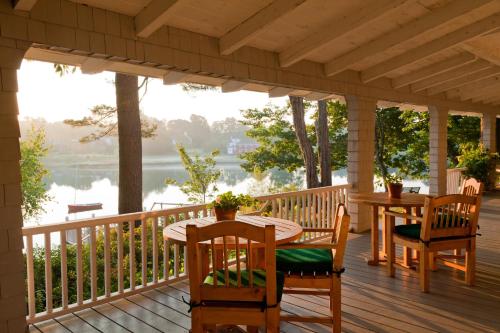 Bufflehead Cove Inn