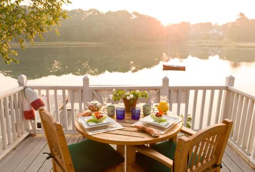 Bufflehead Cove Inn