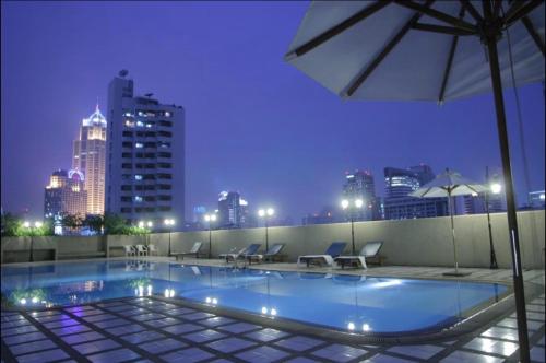 Omni Tower Cozy Apartment Near NANA BTS Bangkok