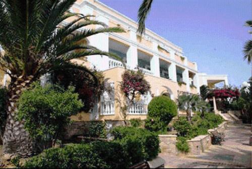 Crithoni's Paradise Hotel