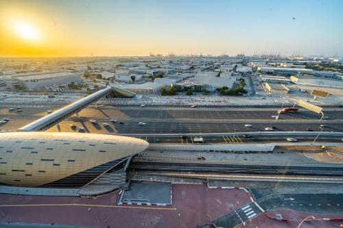 Jebel Ali- Azizi Aura 1406