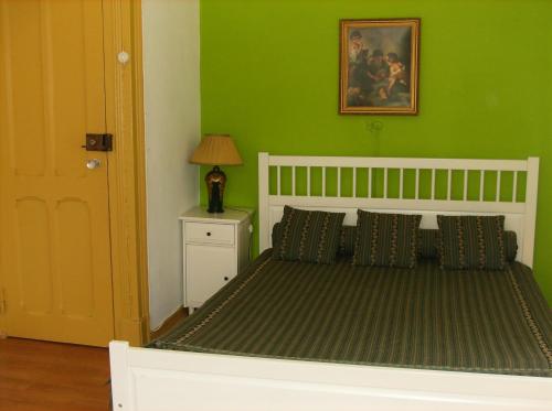 Dias e Dominguez – Lisbon, NY