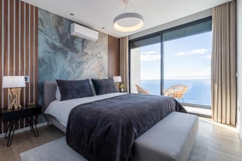 The Cliffhouse by LovelyStay