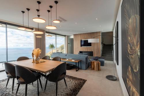The Cliffhouse by LovelyStay