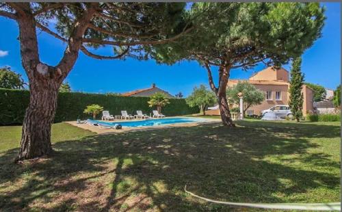 Villa 15-17 pers 300m plage grande piscine privée cottage Thairé