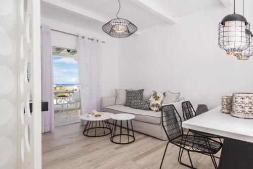 المرافق, فندق ميديترينيان وايت (Mediterranean White Hotel) in مونوليثوس