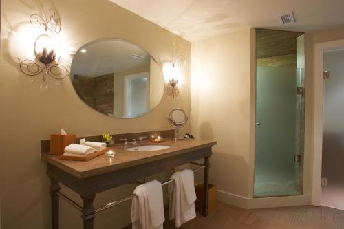 King Room image 6