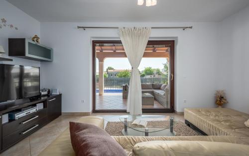 Villa Luna Tinjan, Pool and Wellness