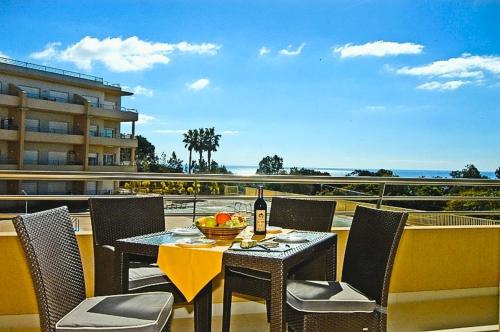 Charming 1-Bed Beach Apartment in Albufeira