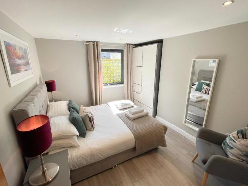 Urban Living's - The Wesley Beautiful City Centre Apartment With Balcony, Oxford, Oxfordshire