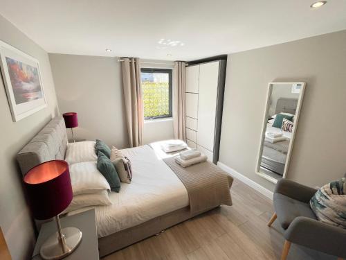 Urban Living's The Wesley - Beautiful City Centre Apartment with Balcony - Oxford