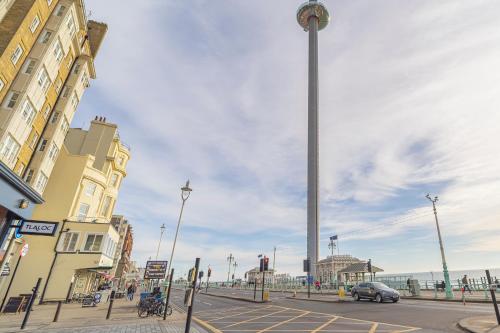 NEXT TO BRIGHTON SEAFRONT I TWO BED ROOM FLAT WITH OUTSIDE SPACE