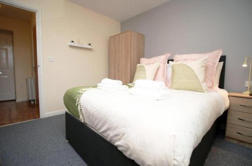 Ideal Centrally Located 2 Bed Apartment