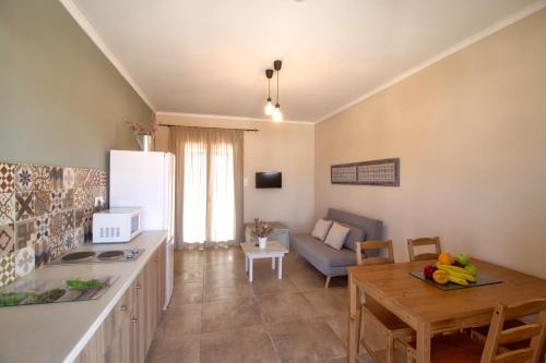 Two Brothers Studios & Apts - image 7