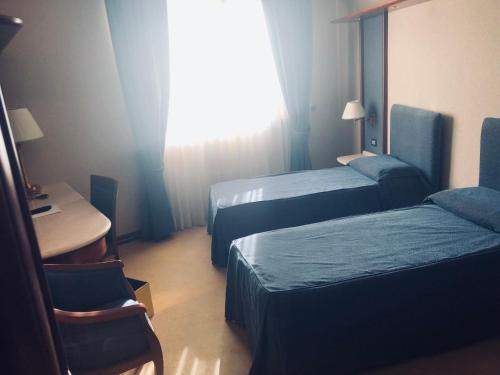 2 twin beds