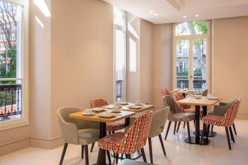338426493 Hôtel Apollinaire Nice