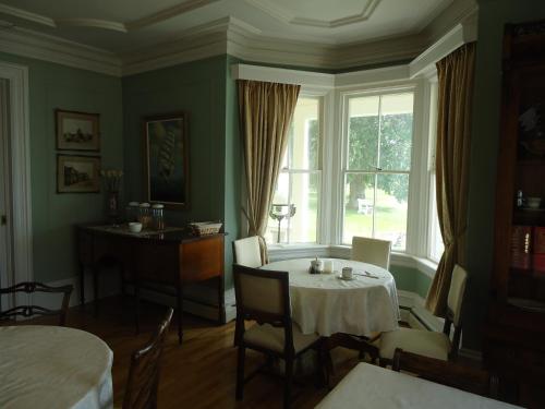 Governor's Mansion Inn, Miramichi (photo 7)