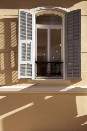 338428108 Hôtel Apollinaire Nice