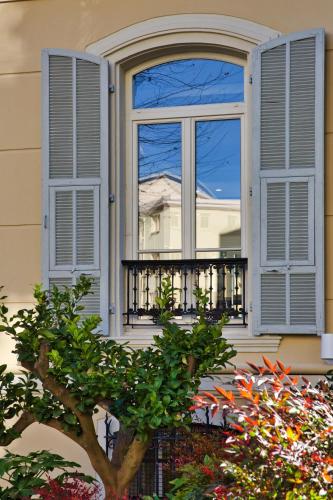 338428117 Hôtel Apollinaire Nice
