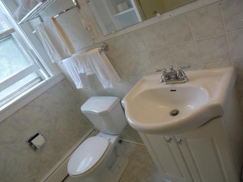 Governor's Mansion Inn, Miramichi (photo 3)