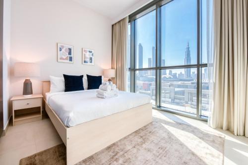 Stunning Burj Khalifa Views 3 plus 1 bed - image 8