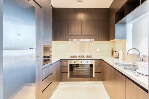 Stunning Burj Khalifa Views 3 plus 1 bed - image 5