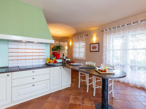 virtuve, Villa Salvea with heated pool in Montizana