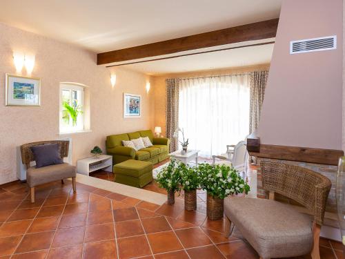 Villa Salvea with heated pool in Montizana