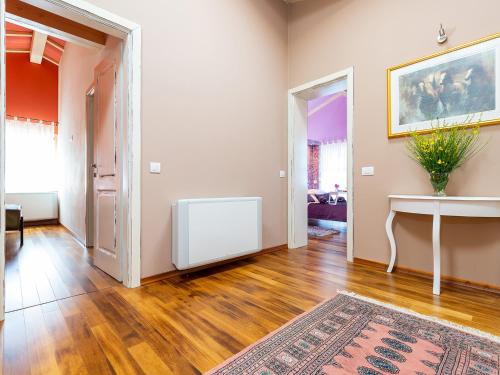 Koplietošanas atpūtas telpa ar TV, Villa Salvea with heated pool in Montizana