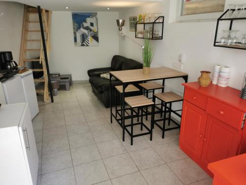 STUDIO 4 PERSONNES A 2Mn DE LA PLAGE