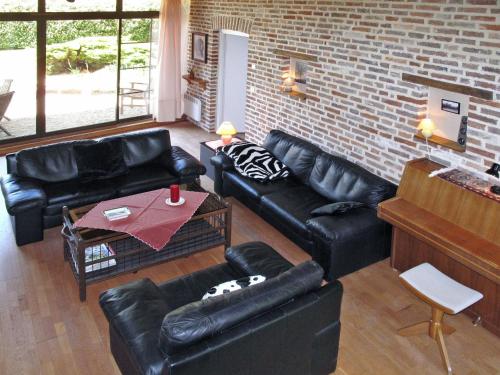 Bourgogne-Franche-Comté House 1002 in La Chapelle-Saint-Sauveur