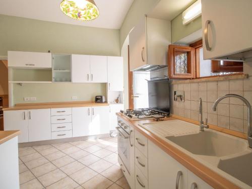 Kitchen, Apartment Kiwi e L'uva by Interhome in Fabrica Di Roma