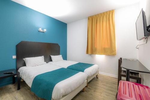 2 twin beds