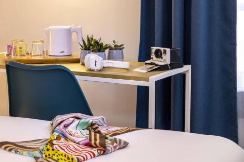 Hotel Paris Louis Blanc - image 3