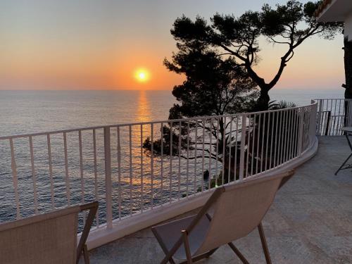 Sea front house with astounding views.