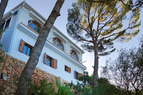 Sea front house with astounding views.