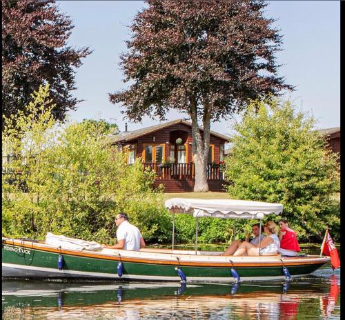 Riverside Retreat Luxury Lodge gîte à louer Alveston