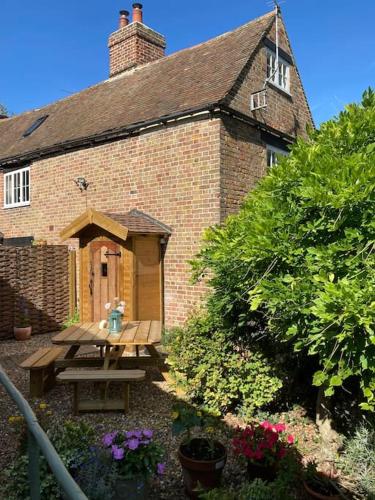 Beautiful 500 year old listed Kentish cottage